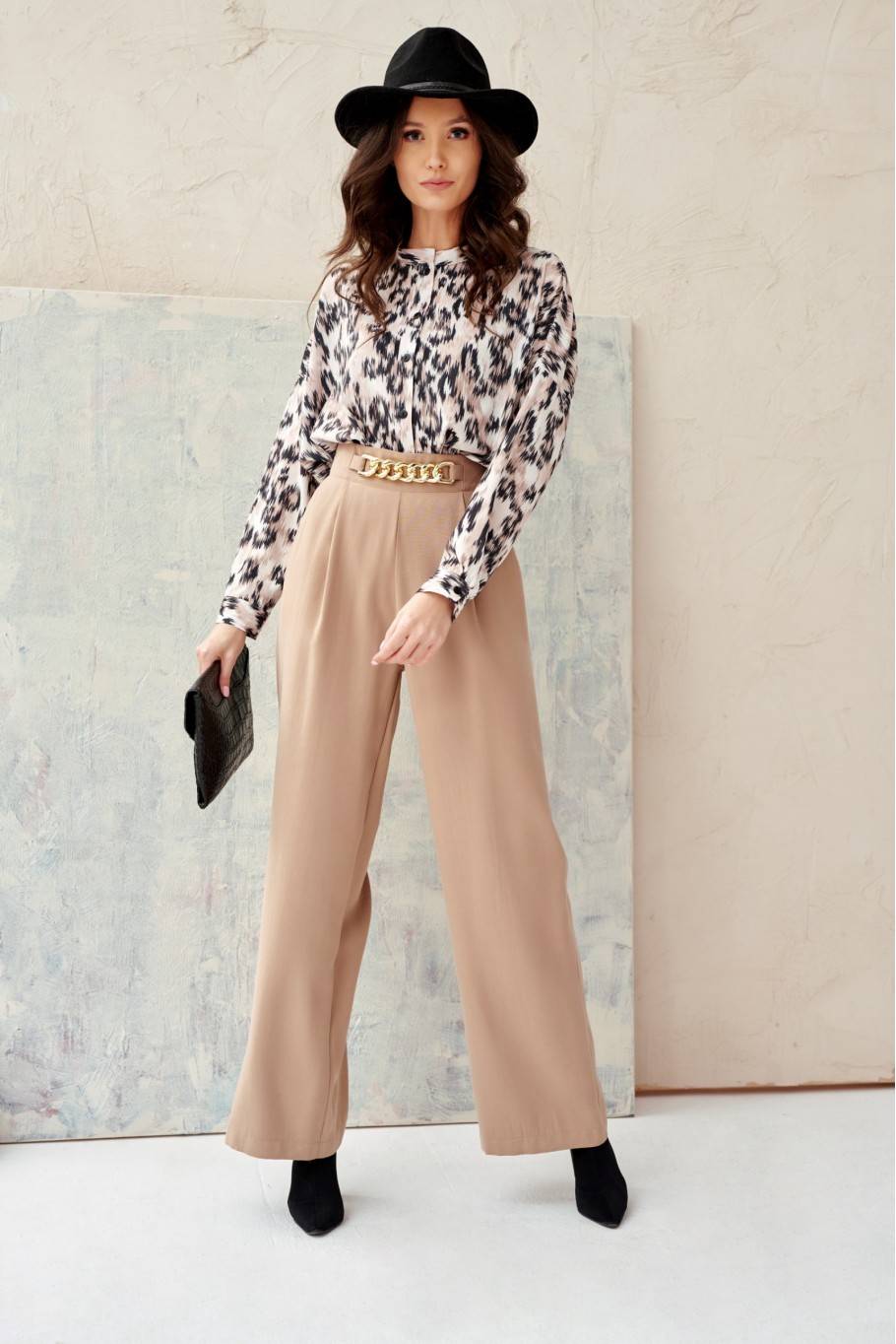 Audrey - wide women's trousers with a decorative chain BEZ