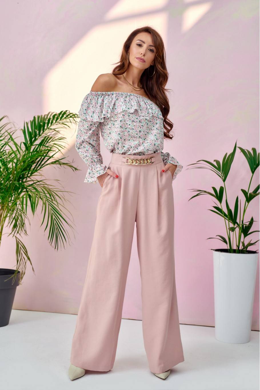Audrey - wide women's trousers with a decorative chain ROZ
