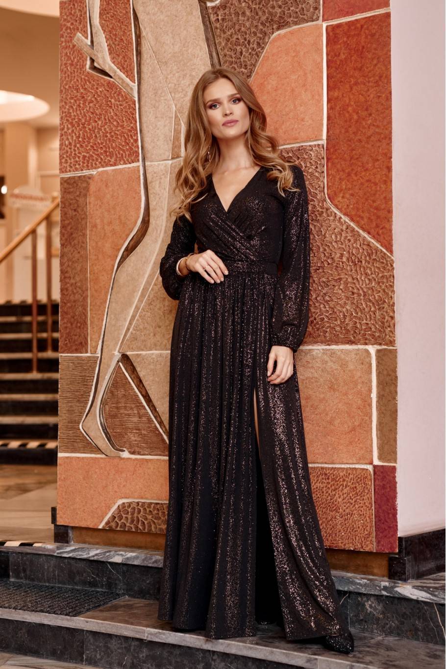 Tiffany - brokatowa sukienka maxi z długim rękawem ZLO