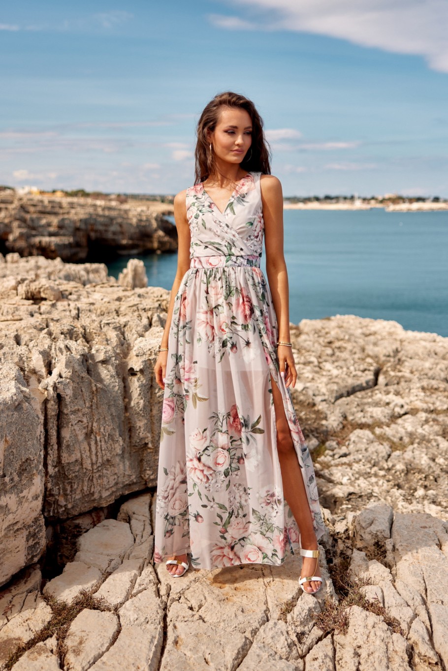 Jasmin - patterned maxi dress with a slit on the leg D02